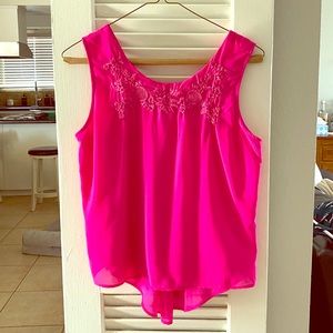 Hot pink top “Ya” size S